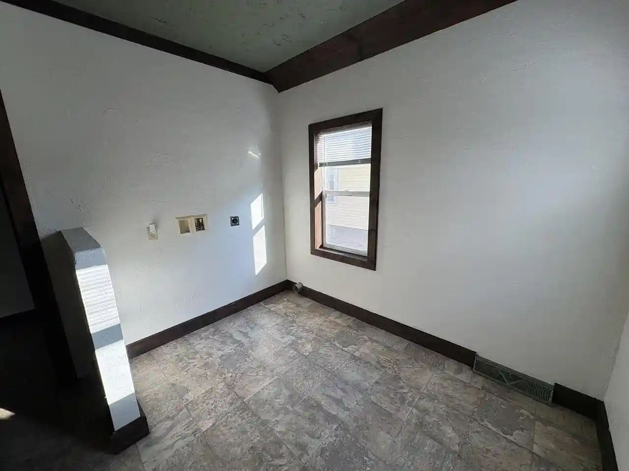 3rd image of 810 S Vine Avenue Avenue, Marshfield, WI 54449 | MLS# 22604133