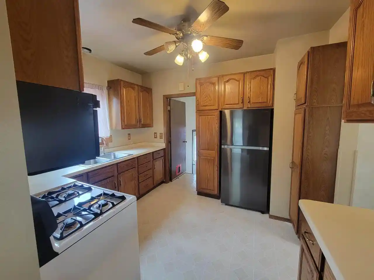 2nd image of 311 E Johnson Street Street, Fond Du Lac, WI 54935 | MLS# 50331561