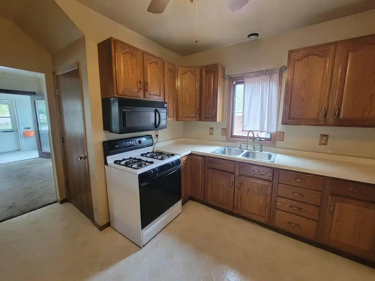 3rd image of 311 E Johnson Street Street, Fond Du Lac, WI 54935 | MLS# 50331561
