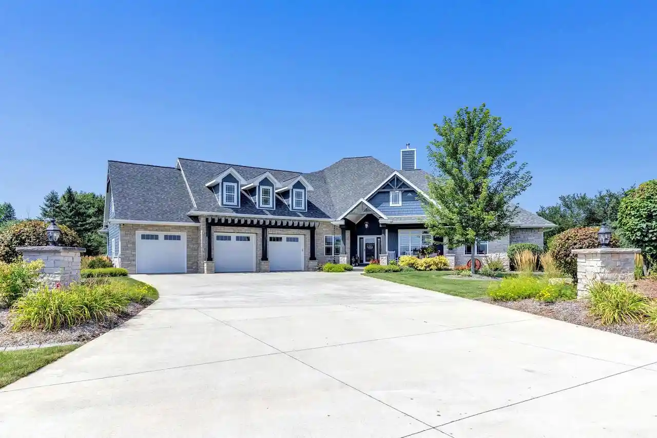Photo 1 of Single family home for sale at 2836 Oak Stream Dr Dr, De Pere, WI 54115 | MLS# 50331560 | Listing updated on 2026-08-25