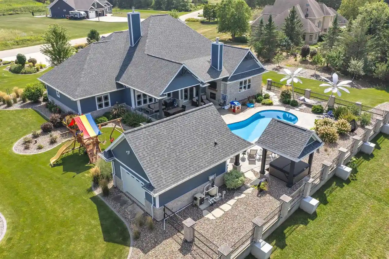 Photo 2 of Single family home for sale at 2836 Oak Stream Dr Dr, De Pere, WI 54115 | MLS# 50331560 | Listing updated on 2026-08-25