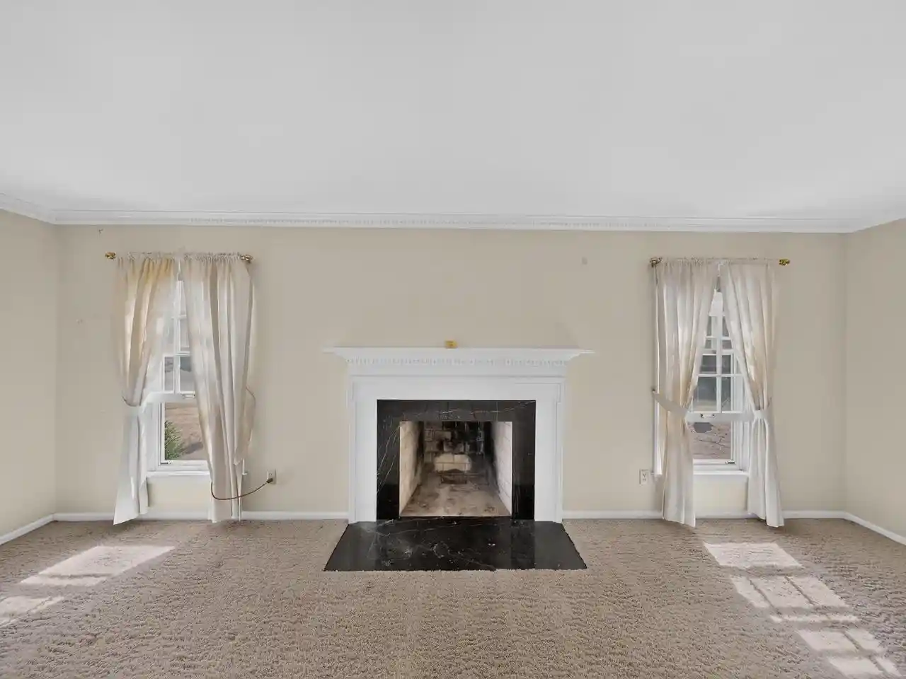 3rd image of 18075 Whippletree Court Court, Brookfield, WI 53045 | MLS# 1977564