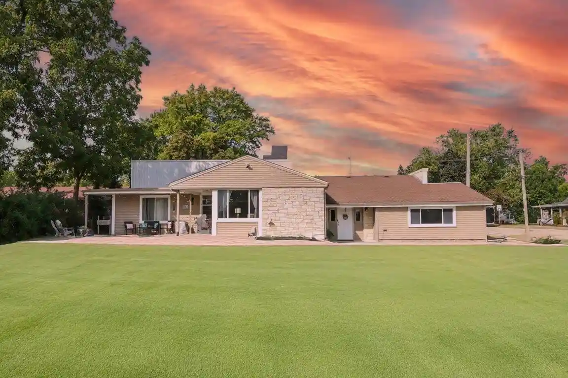 Photo 1 of Single family home for sale at 9205 S Chicago Rd, Oak Creek, WI 53154 | MLS# 1977565 | Listing updated on 2026-09-11