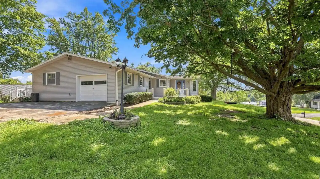 1st image of 1401 Fayette Road Road, Darlington, WI 53530 | MLS# 2031178
