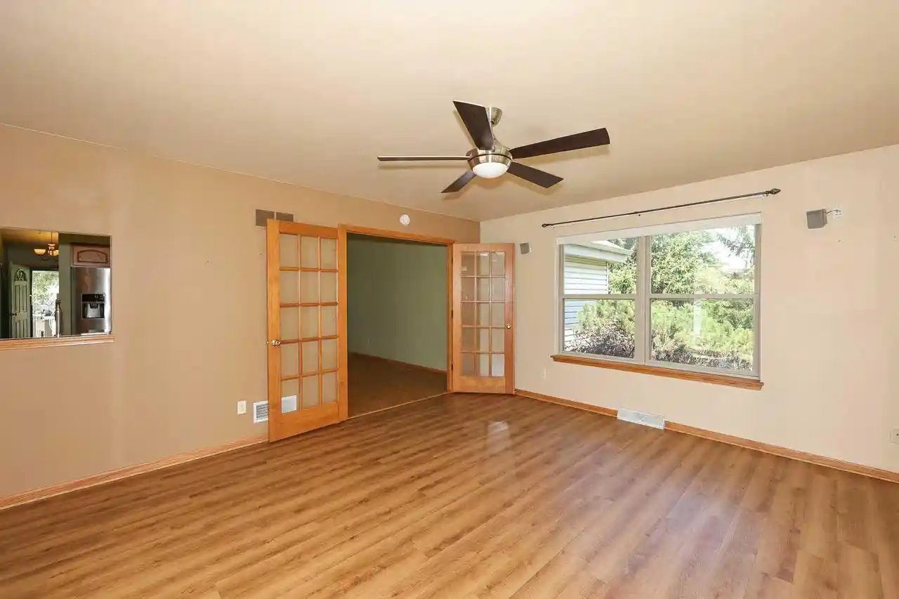 3rd image of 6652 S Scenic Court Court, Franklin, WI 53132 | MLS# 1977573