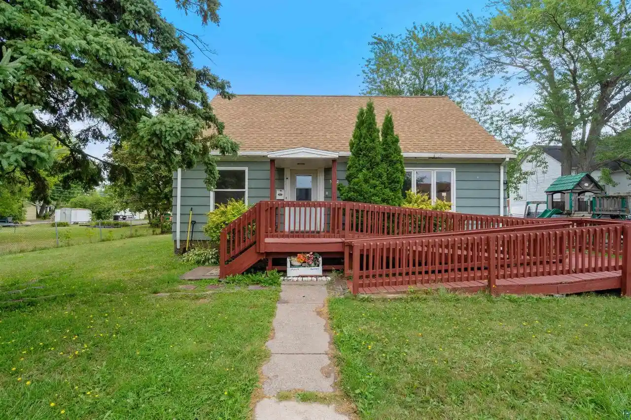 Photo 1 of Sale Pending at 5822 Ogden Ave Ave, Superior, WI 54880 | MLS# 6127570 | Listing updated on 2026-09-02