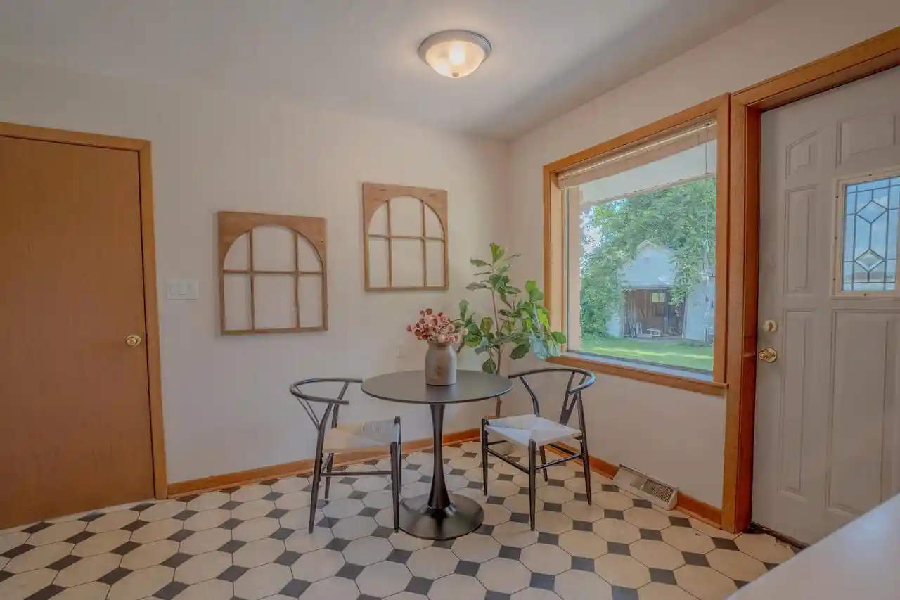 5th image of N124W18420 Lovers Lane Lane, Germantown, WI 53022 | MLS# 1977584