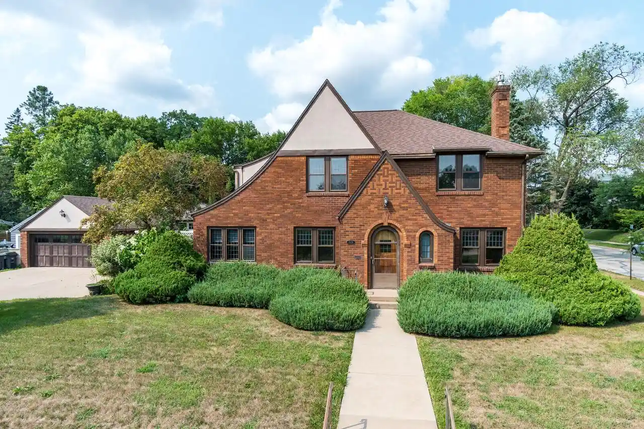 Photo 1 of Sale Pending at 1529 Cass Street Street, La Crosse, WI 54601 | MLS# 1977595 | Listing updated on 2026-09-09