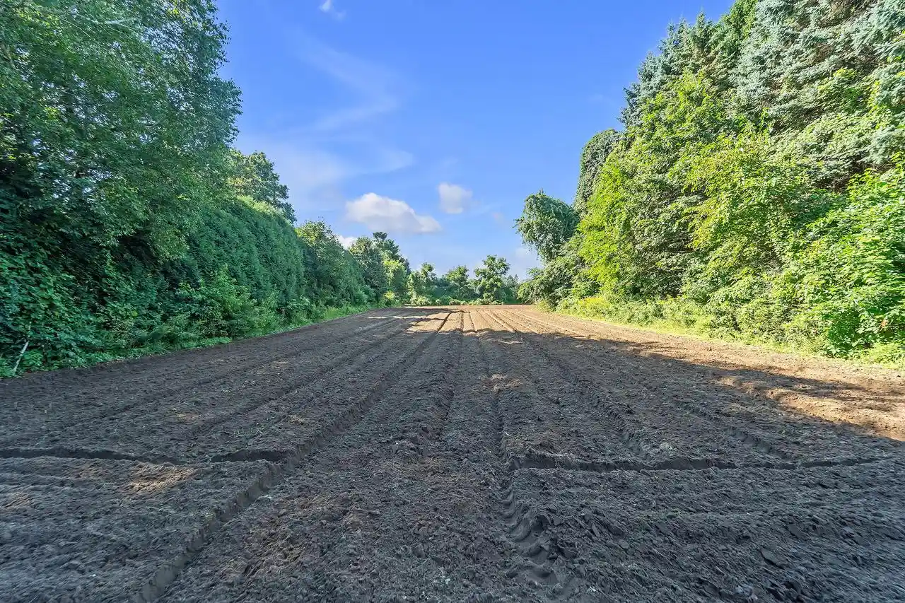 5th image of 332 4 Mile Road Road, Racine, WI 53402 | MLS# 1977614