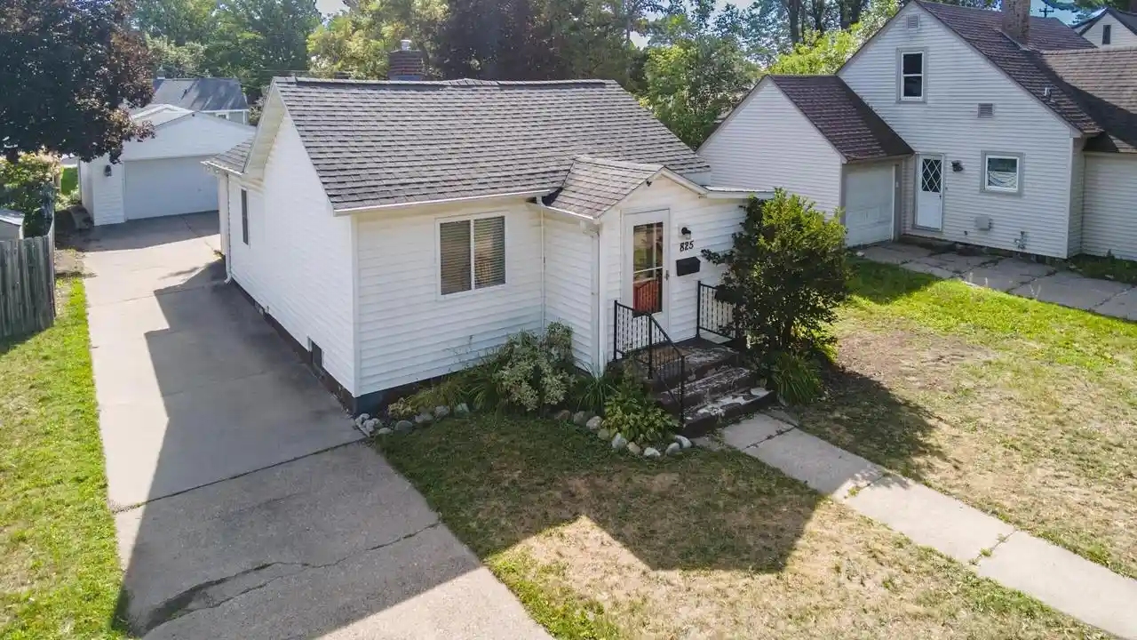 1st image of 825 S 11th Avenue Avenue, Wausau, WI 54401 | MLS# 22604143