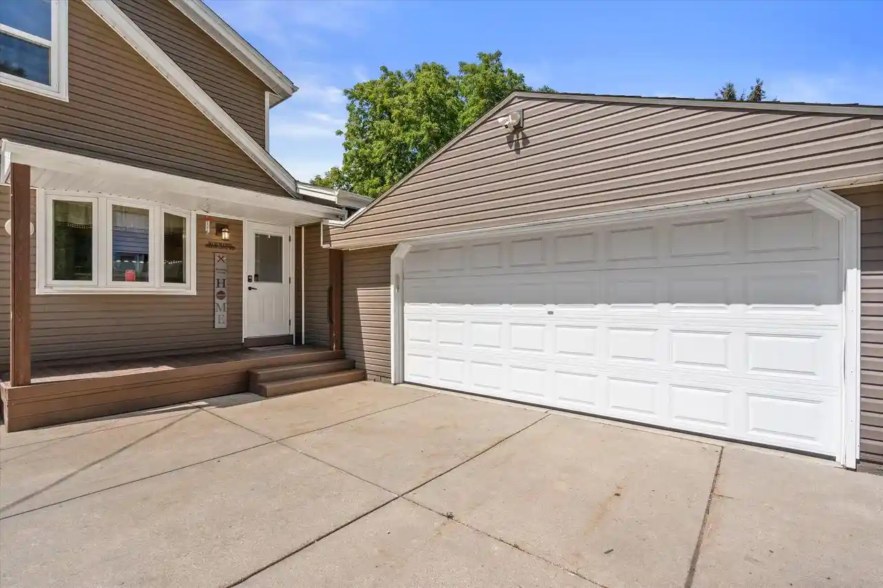 4th image of N120W15982 Freistadt Road Road, Germantown, WI 53022 | MLS# 1977624