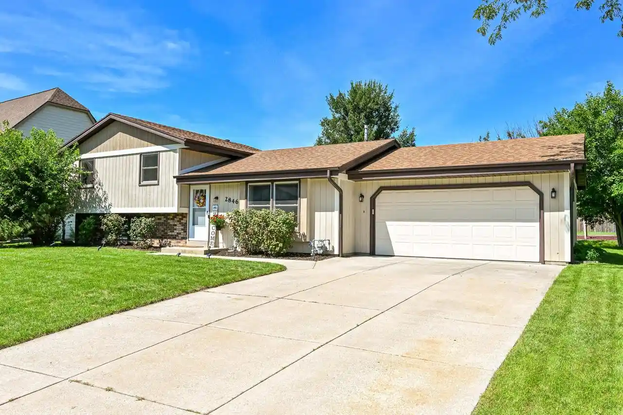 Photo 1 of Single family home for sale at 2846 W Briarwood Dr Dr, Franklin, WI 53132 | MLS# 1977629 | Listing updated on 2026-09-02