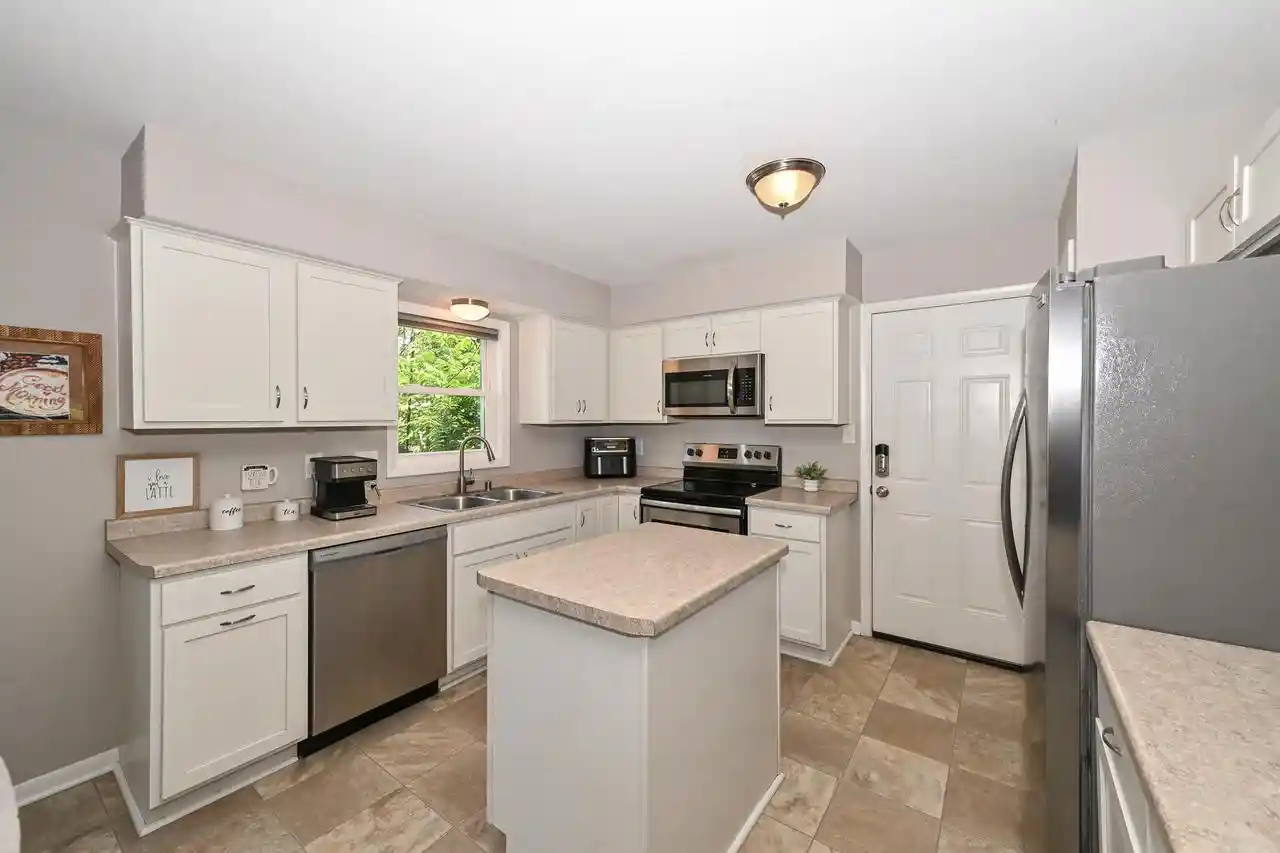 Photo 4 of Single family home for sale at 2846 W Briarwood Dr Dr, Franklin, WI 53132 | MLS# 1977629 | Listing updated on 2026-09-02