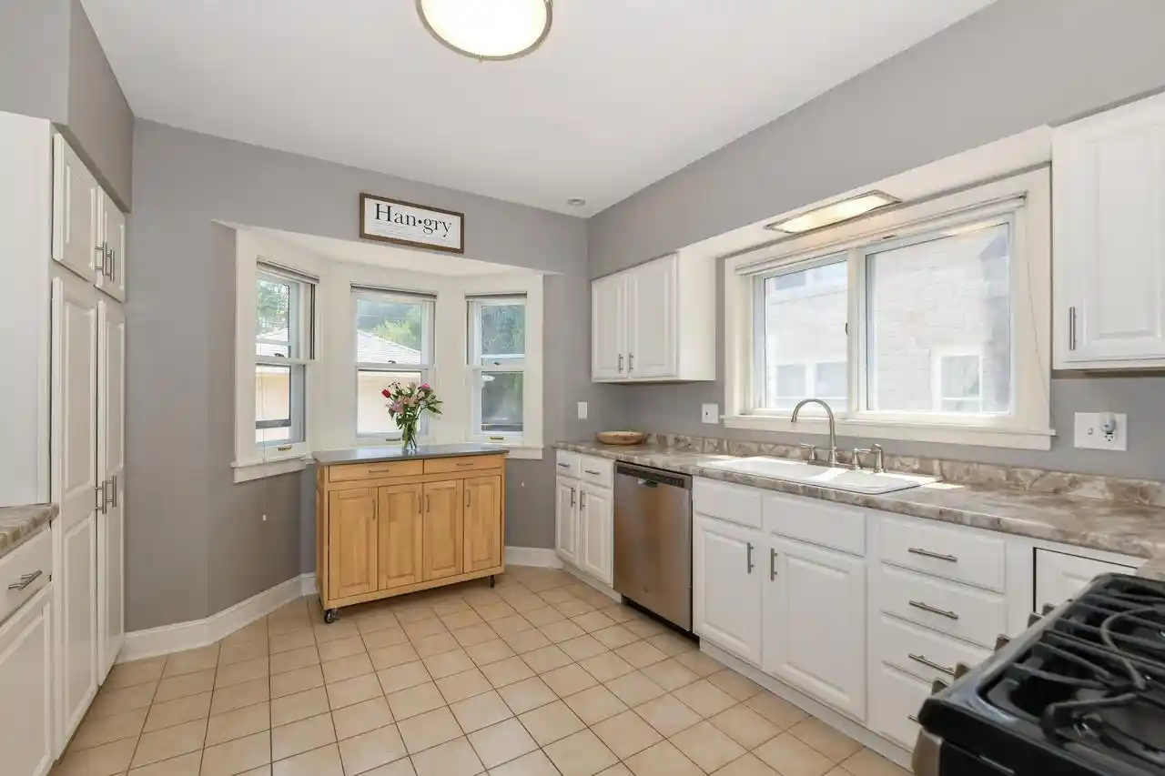 5th image of 2510 N Harding Boulevard Boulevard, Wauwatosa, WI 53226 | MLS# 1977634