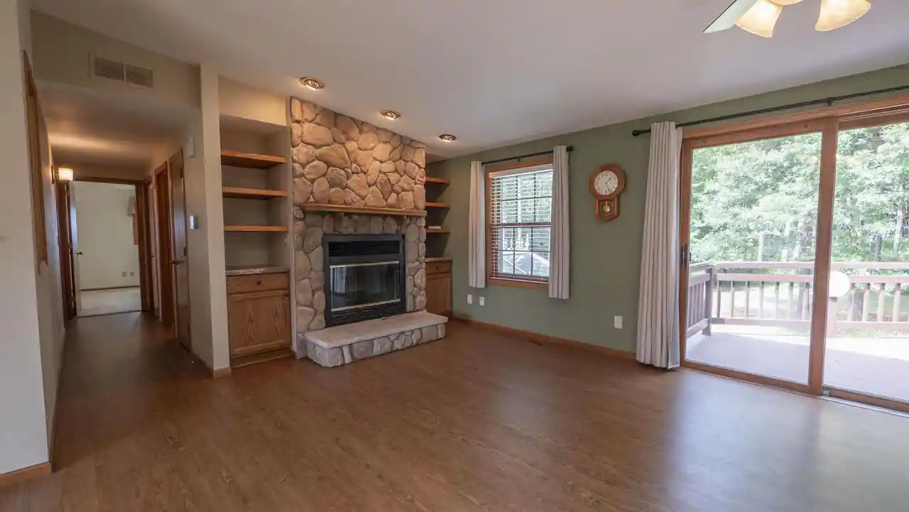 3rd image of E846 Arrowhead Dr Dr, Waupaca, WI 54981 | MLS# 50331591