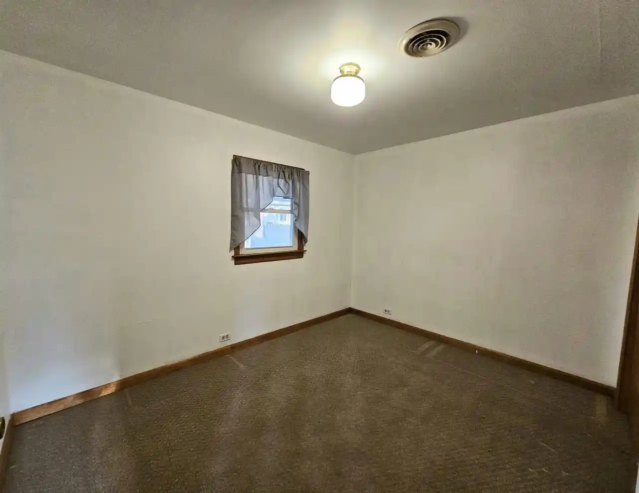 3rd image of 705 E Alfred Street Street, Weyauwega, WI 54983 | MLS# 50331595