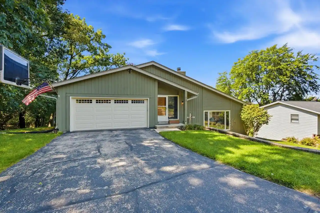 Photo 1 of Single family home for sale at 719 Wexford Way Way, Hartland, WI 53029 | MLS# 1977651 | Listing updated on 2026-09-14