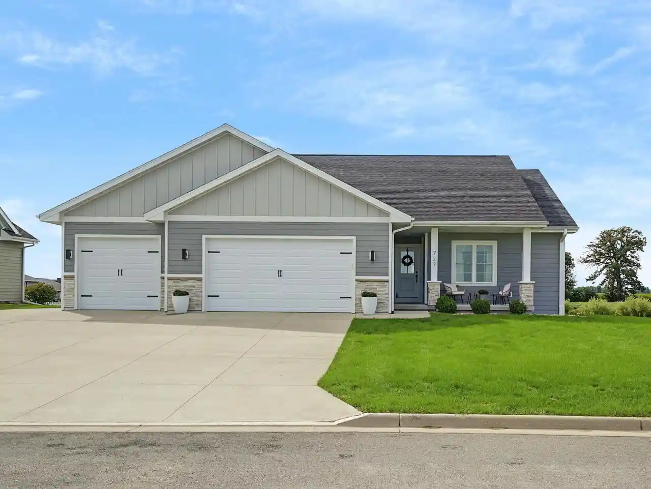 Photo 1 of Single family home for sale at 727 Badger Dr, Evansville, WI 53536 | MLS# 2031209 | Listing updated on 2026-09-22