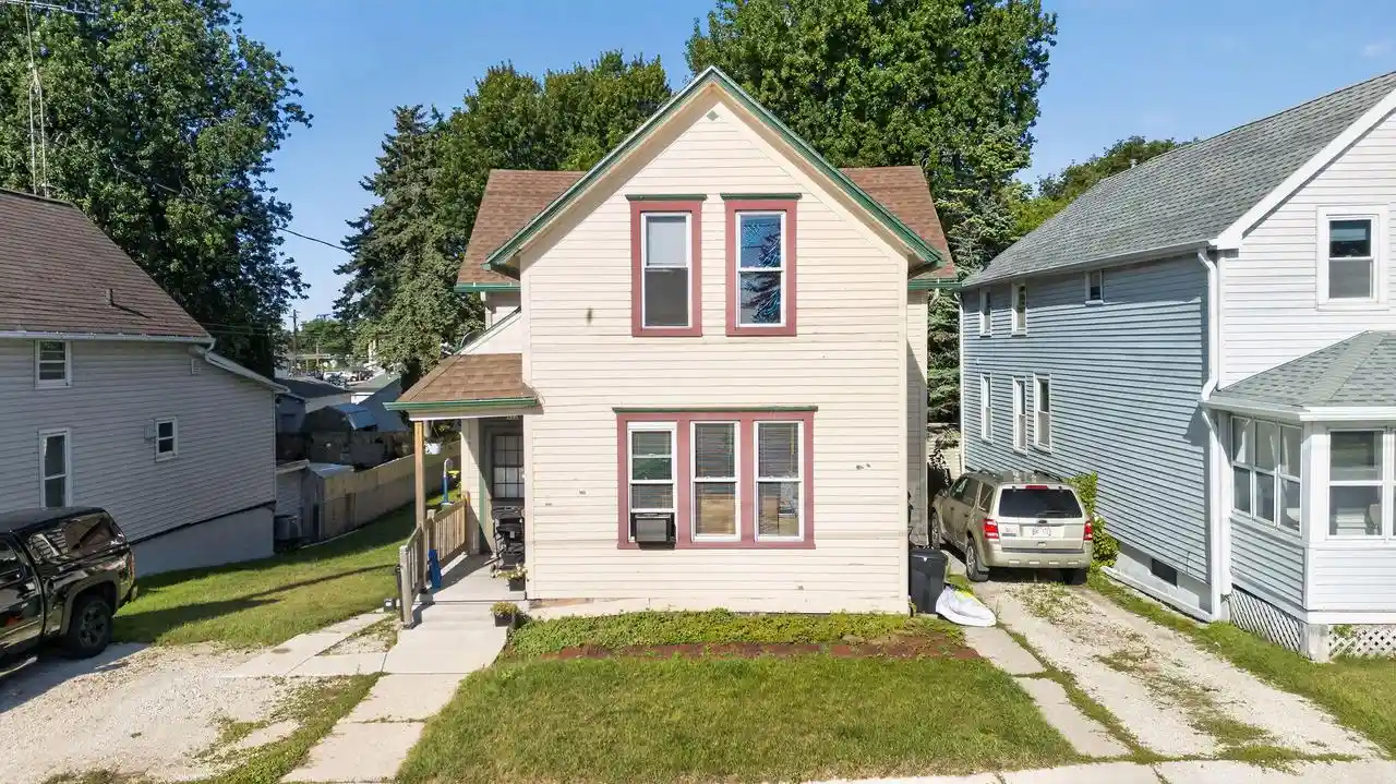 1st image of 422 N 6th Street Street, Manitowoc, WI 54220 | MLS# 1977662