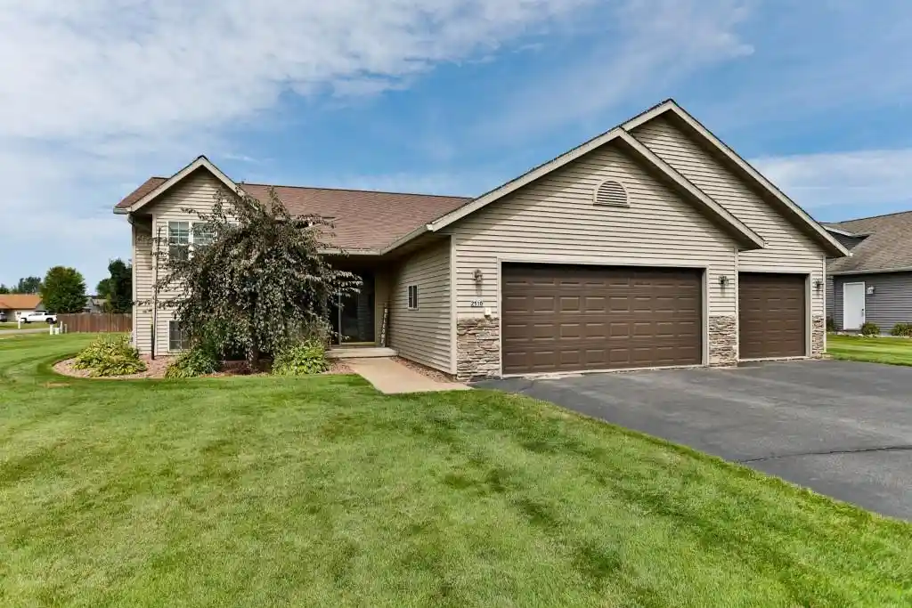 Photo 1 of Single family home for sale at 2510 Sunny Meadow Dr Dr, Kronenwetter, WI 54455 | MLS# 22604151 | Listing updated on 2026-08-28