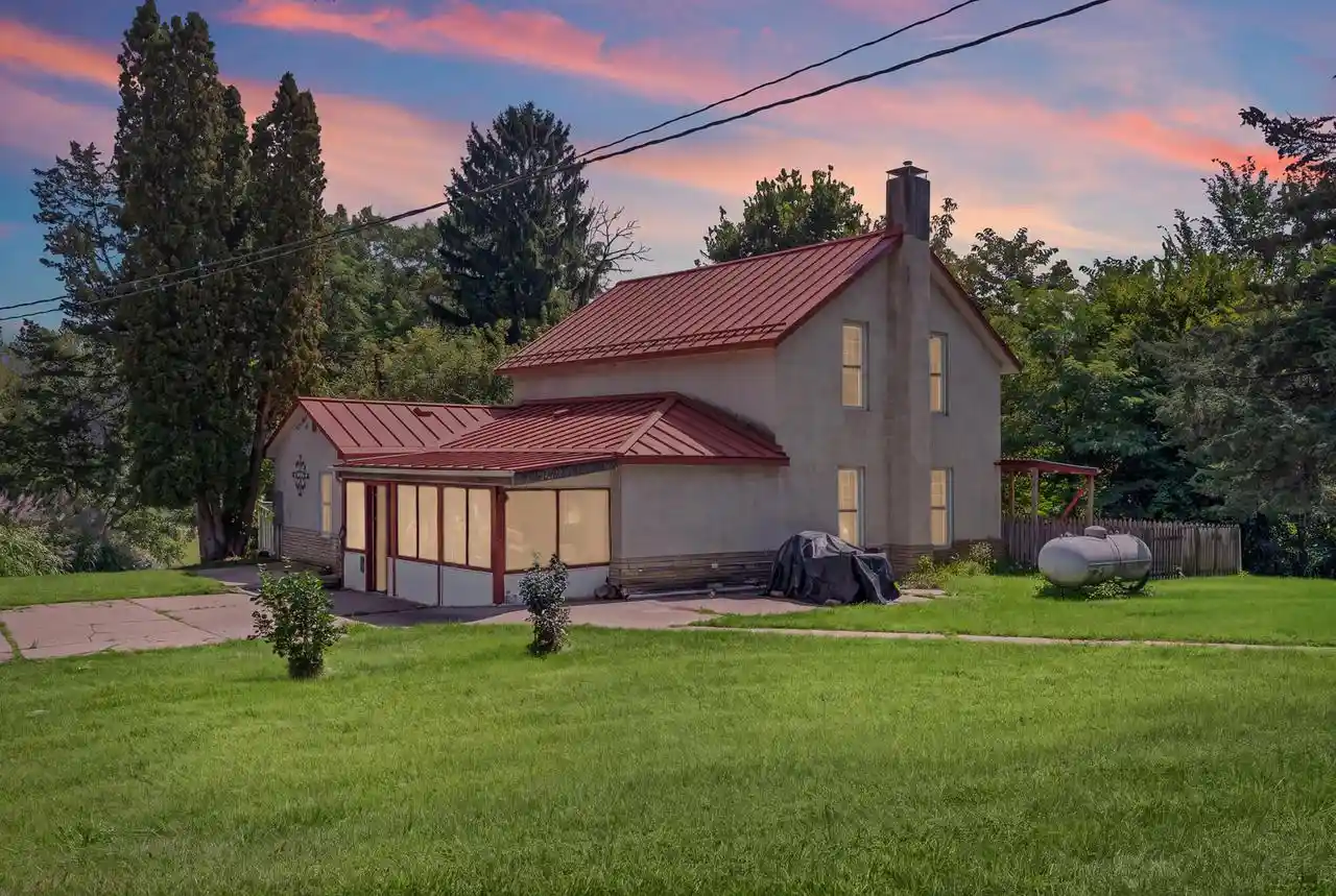 Photo 1 of Single family home for sale at 5826 County 21, La Crescent, MN 55947 | MLS# 1977669 | Listing updated on 2026-09-05