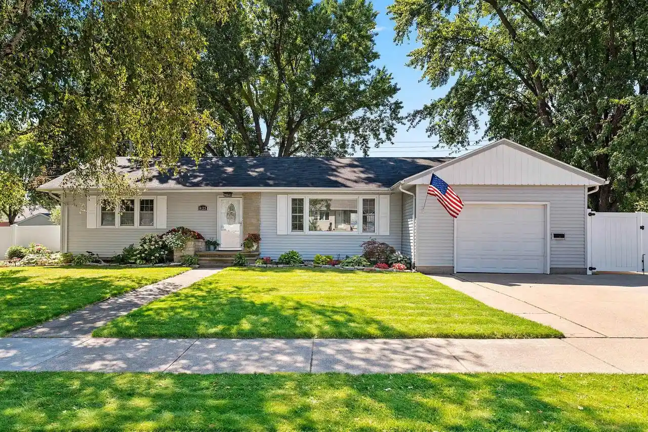 Photo 1 of Single family home for sale at 825 W Marquette Street Street, Appleton, WI 54914 | MLS# 50331604 | Listing updated on 2026-08-27