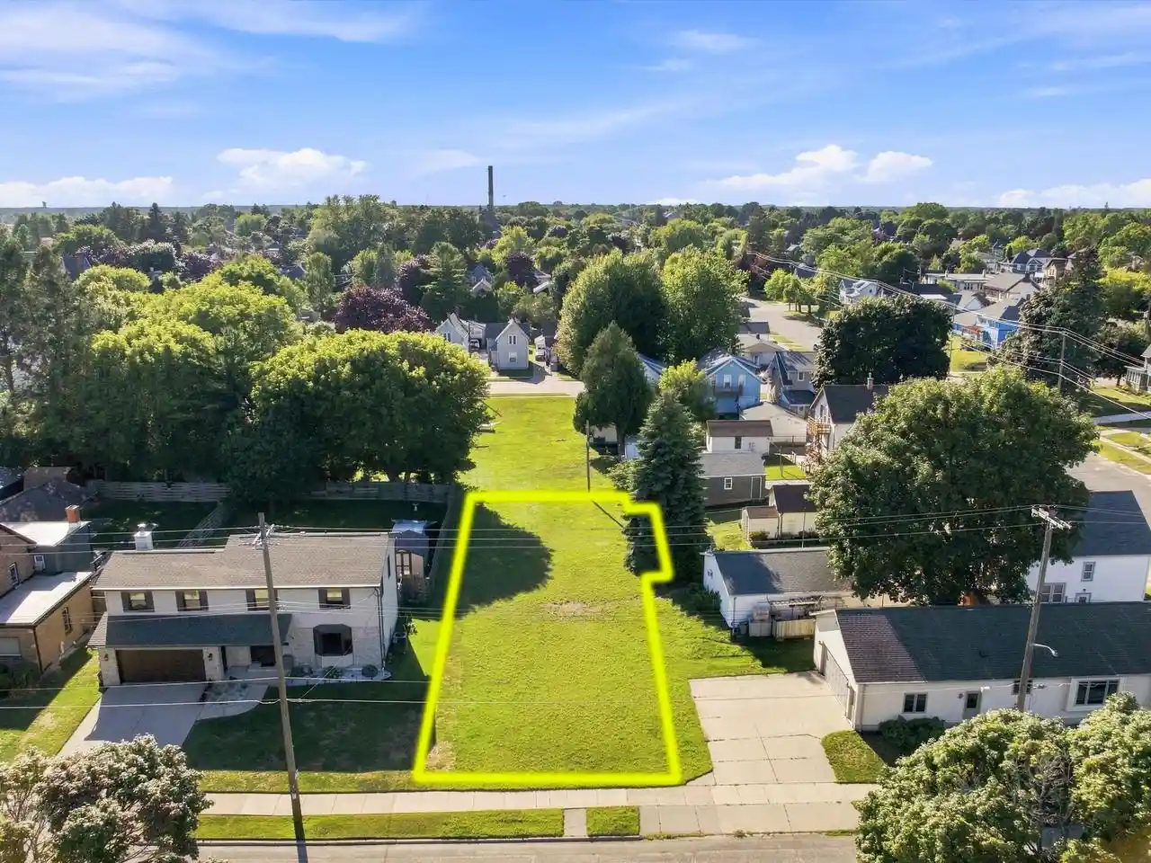 2nd image of 728 N 4th Street Street, Manitowoc, WI 54220 | MLS# 1977677