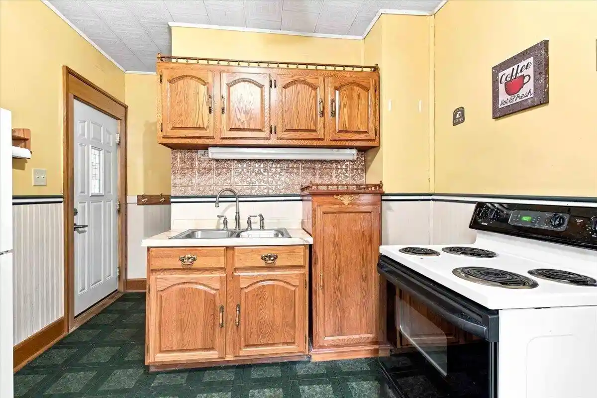 Photo 3 of Sale Pending at 1007 8Th Street S Street S, La Crosse, WI 54601 | MLS# 1977684 | Listing updated on 2026-09-02