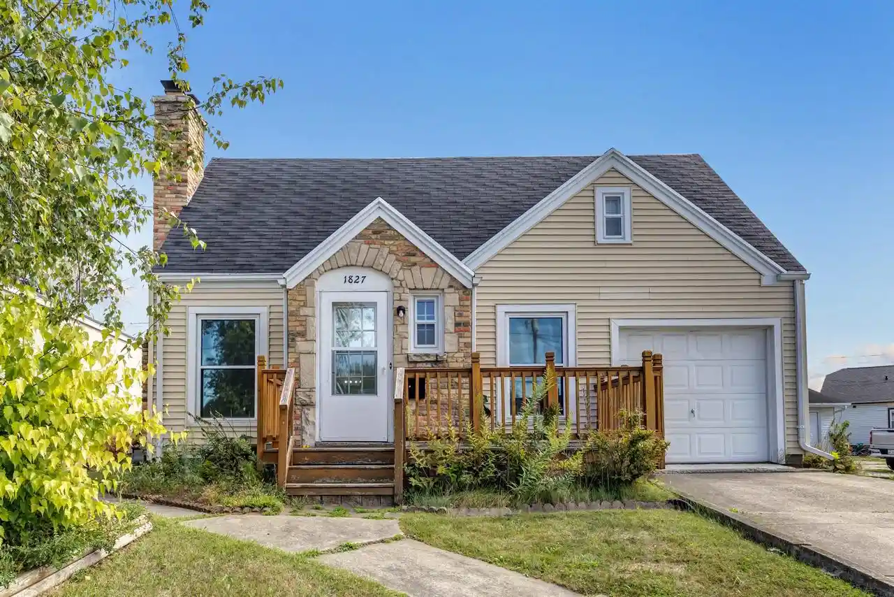 Photo 1 of Single family home for sale at 1827 W Wisconsin Avenue Avenue, Appleton, WI 54914 | MLS# 50331609 | Listing updated on 2026-09-15