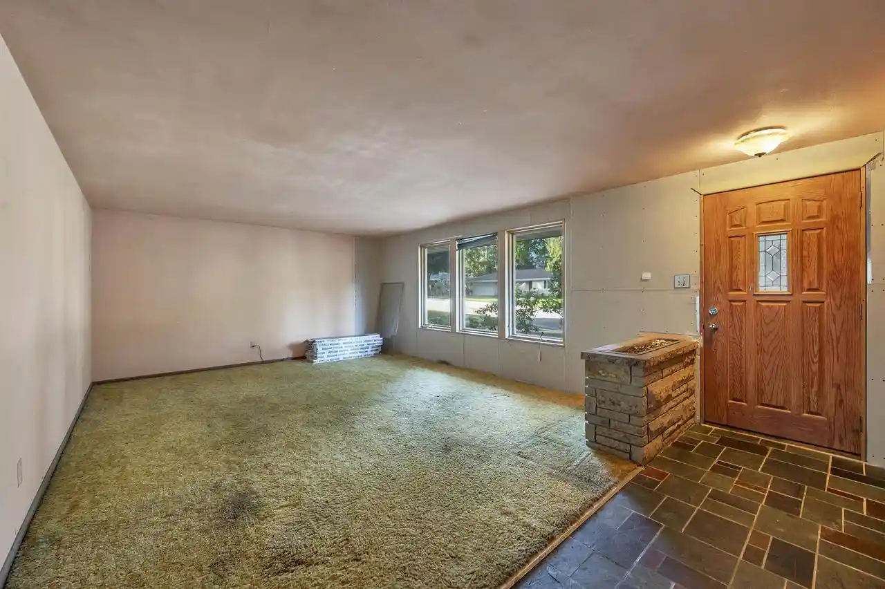 Photo 3 of Single family home for sale at 1669 Forest Glen Dr Dr, Green Bay, WI 54304 | MLS# 50331611 | Listing updated on 2026-09-10
