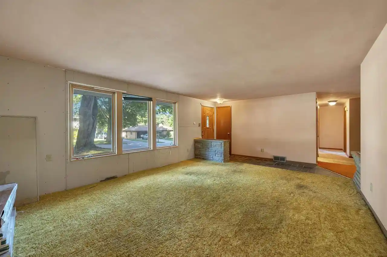 Photo 4 of Single family home for sale at 1669 Forest Glen Dr Dr, Green Bay, WI 54304 | MLS# 50331611 | Listing updated on 2026-09-10