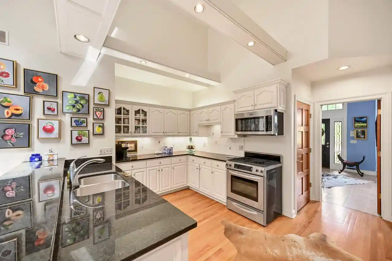 2nd image of 2835 W Golf Circle Circle, Mequon, WI 53092 | MLS# 1977688