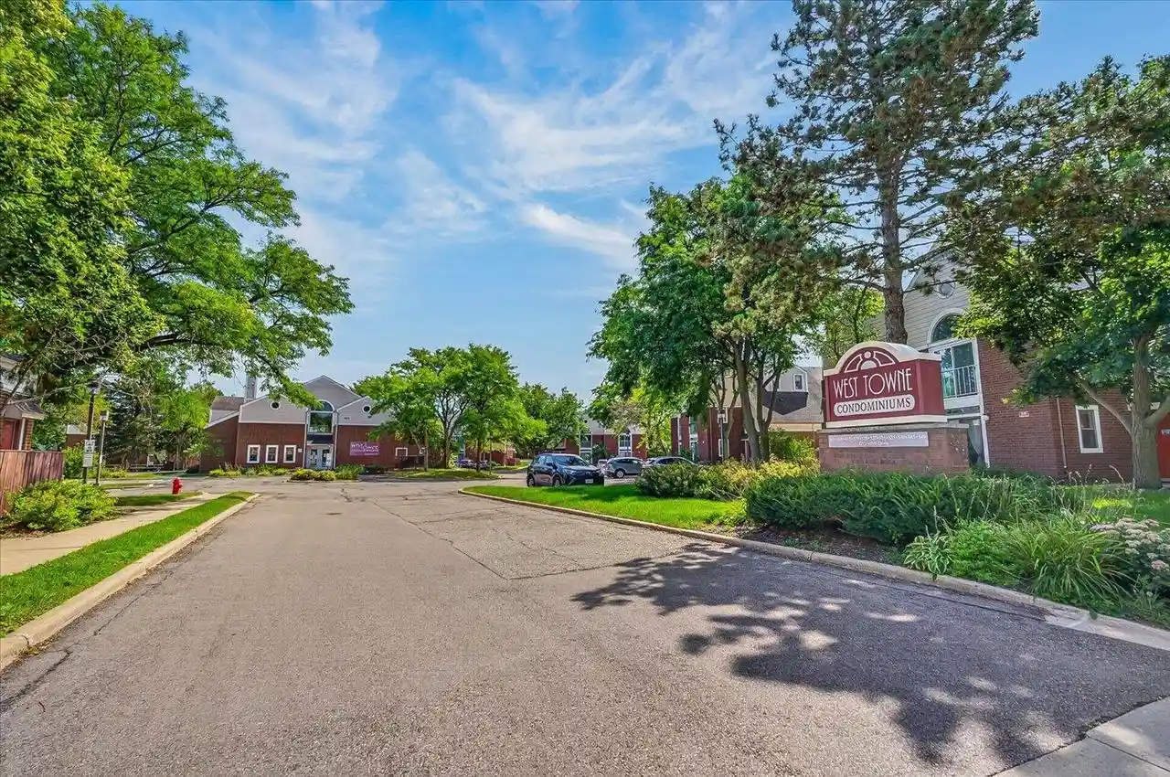 4th image of 539 D'Onofrio Dr Dr #1, Madison, WI 53719 | MLS# 2031224