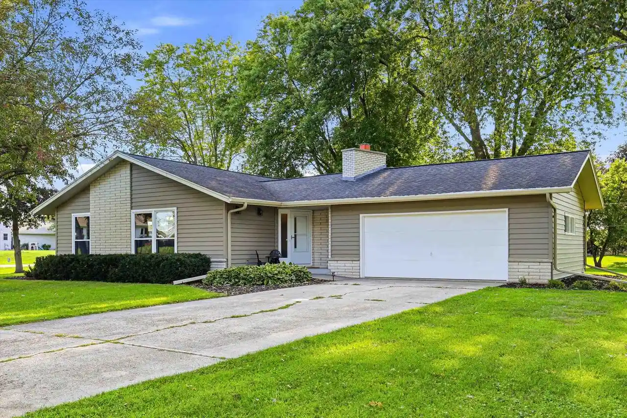 Photo 1 of Single family home for sale at N7104 Leonard Dr Dr, Fond Du Lac, WI 54935 | MLS# 50331614 | Listing updated on 2026-09-04
