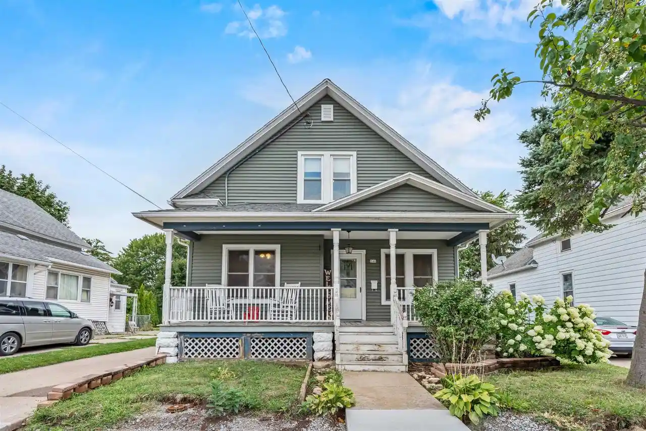 1st image of 246 W 16th Avenue Avenue, Oshkosh, WI 54902 | MLS# 50331616