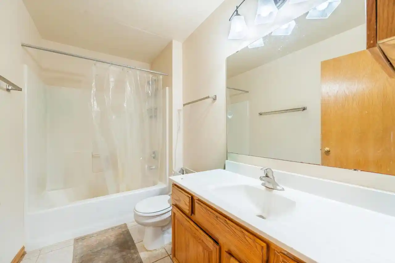 3rd image of 18600 Brookfield Lake Dr Dr, Brookfield, WI 53045