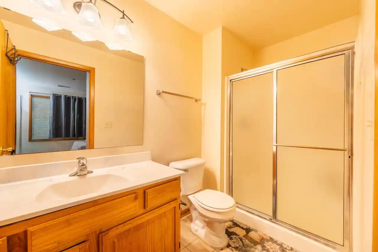 4th image of 18600 Brookfield Lake Dr Dr, Brookfield, WI 53045