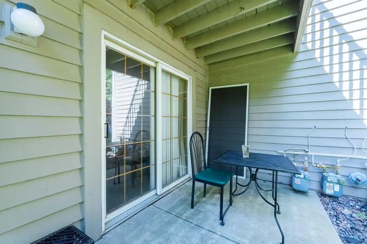 5th image of 18600 Brookfield Lake Dr Dr, Brookfield, WI 53045