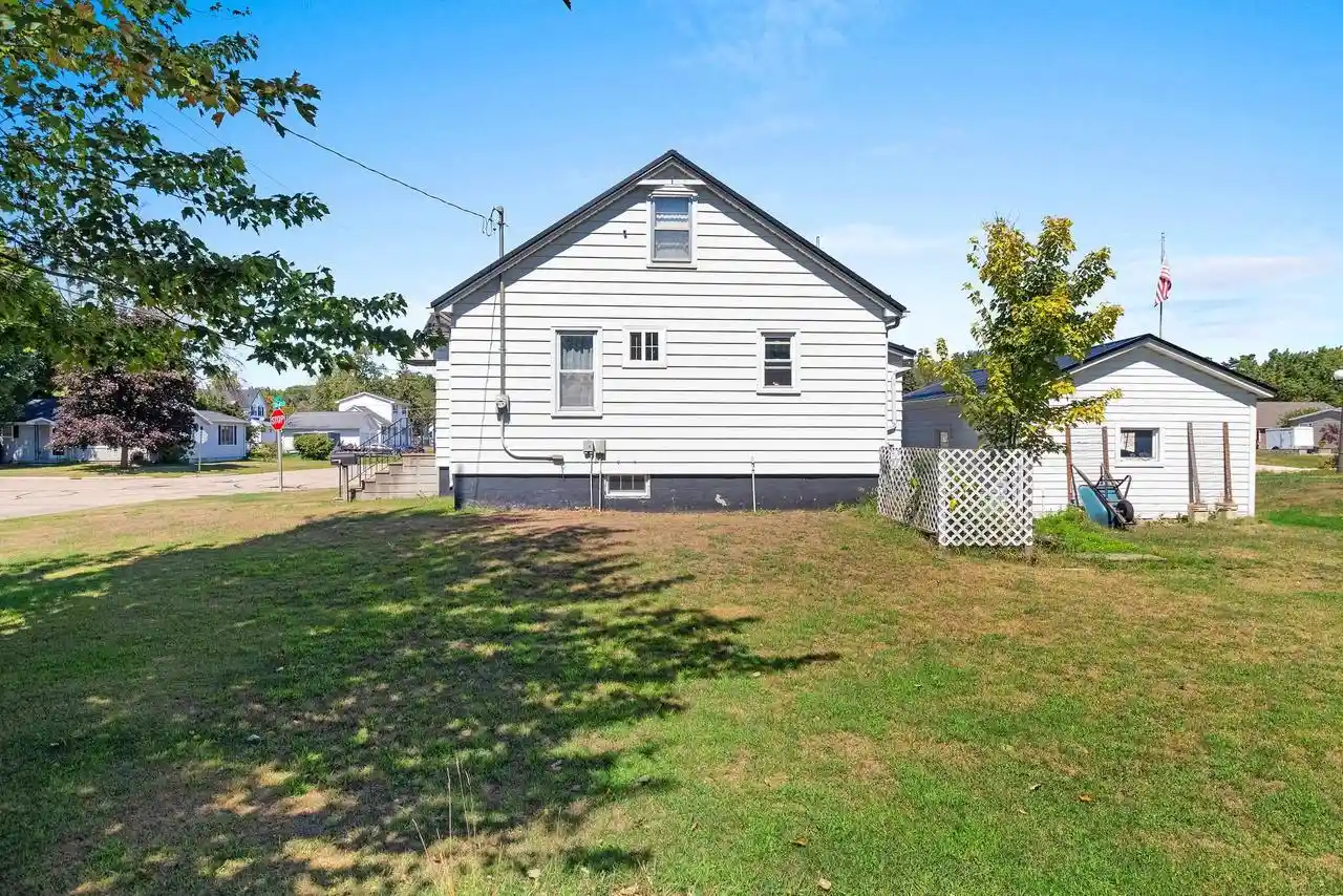 Photo 3 of Single family home for sale at 318 Hall Avenue Avenue, Oconto, WI 54153 | MLS# 50331613 | Listing updated on 2026-08-26