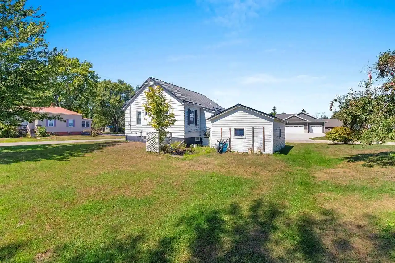 Photo 3 of Single family home for sale at 318 Hall Avenue Avenue, Oconto, WI 54153 | MLS# 50331613 | Listing updated on 2026-08-26