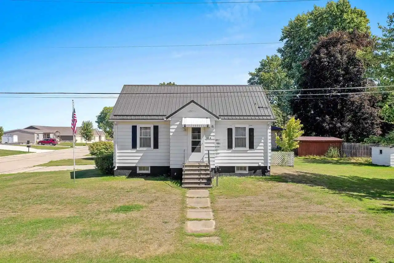 Photo 4 of Single family home for sale at 318 Hall Avenue Avenue, Oconto, WI 54153 | MLS# 50331613 | Listing updated on 2026-08-26