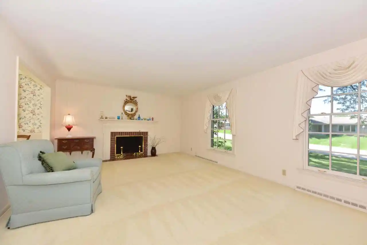 2nd image of 7758 N Berwyn Avenue Avenue, Glendale, WI 53209 | MLS# 1977702