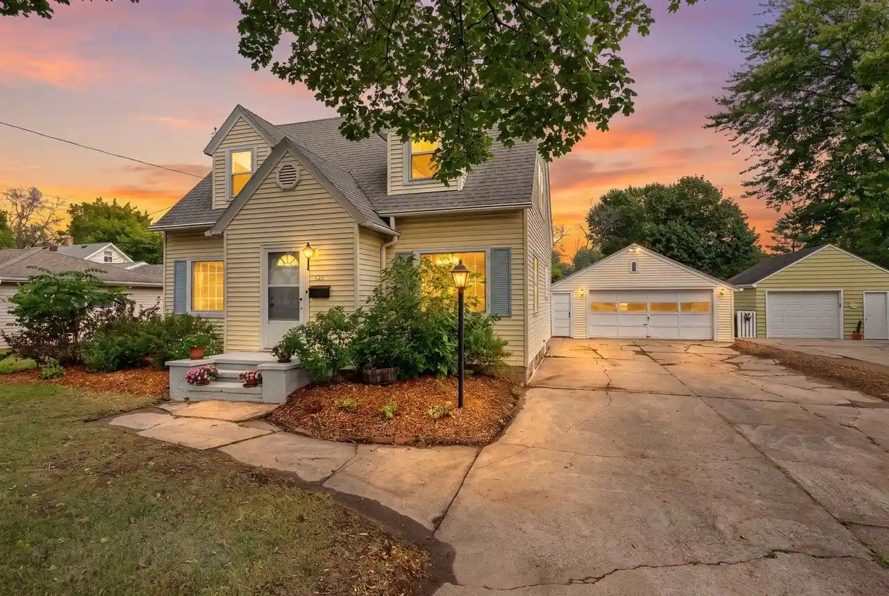 Photo 1 of Single family home for sale at 117 S Lincoln Street Street, Kimberly, WI 54136 | MLS# 50331625 | Listing updated on 2026-08-28