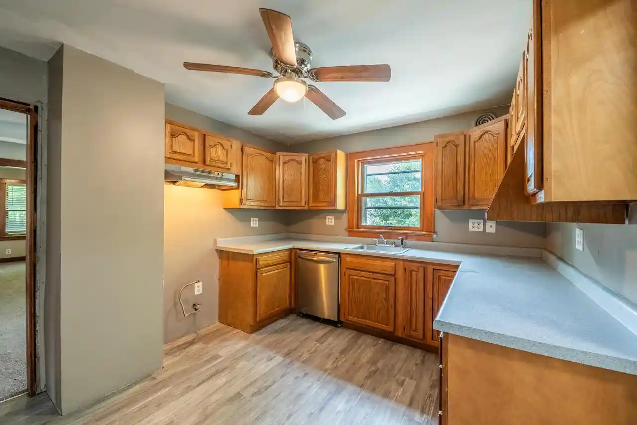 Photo 3 of Sale Pending at 1331 E Saveland Avenue Avenue, Milwaukee, WI 53207 | MLS# 1977711 | Listing updated on 2026-09-16