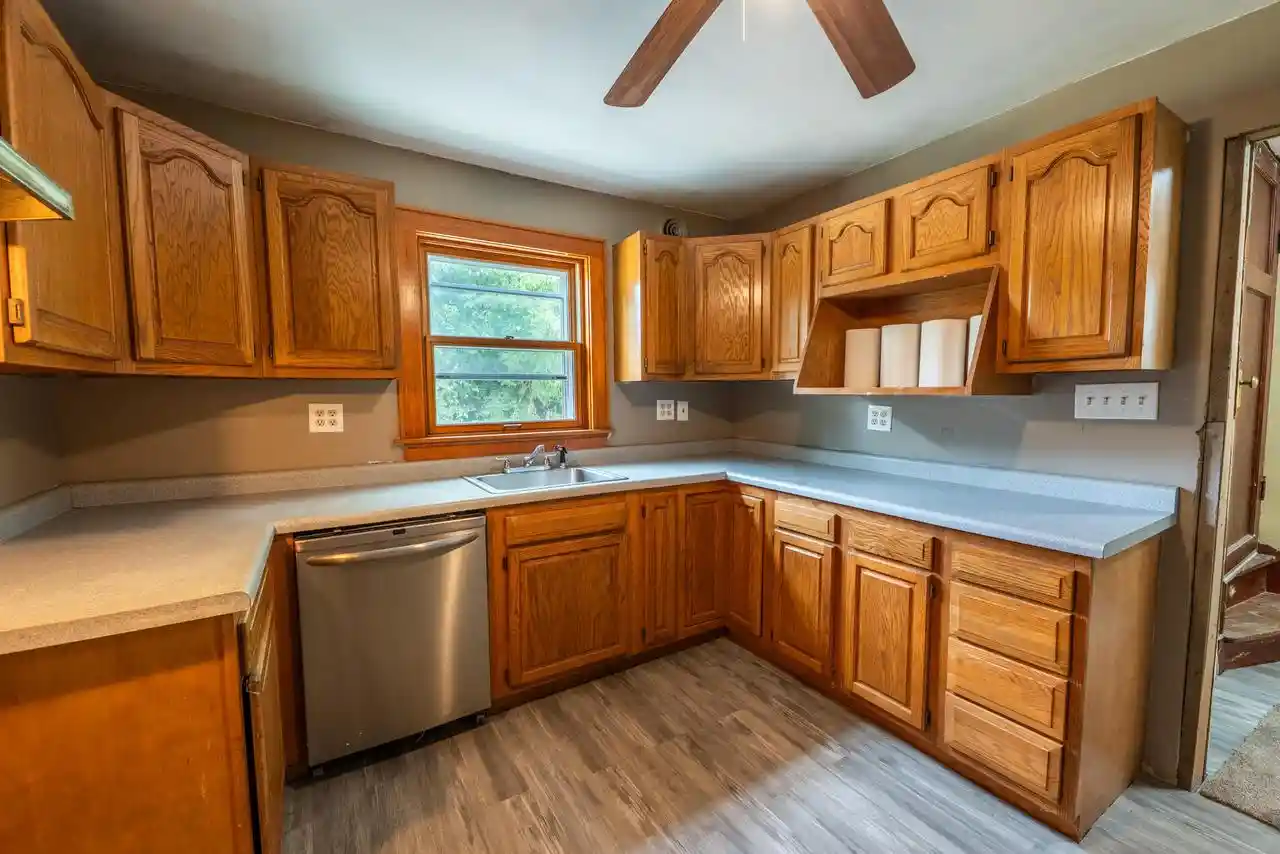 Photo 3 of Sale Pending at 1331 E Saveland Avenue Avenue, Milwaukee, WI 53207 | MLS# 1977711 | Listing updated on 2026-09-16