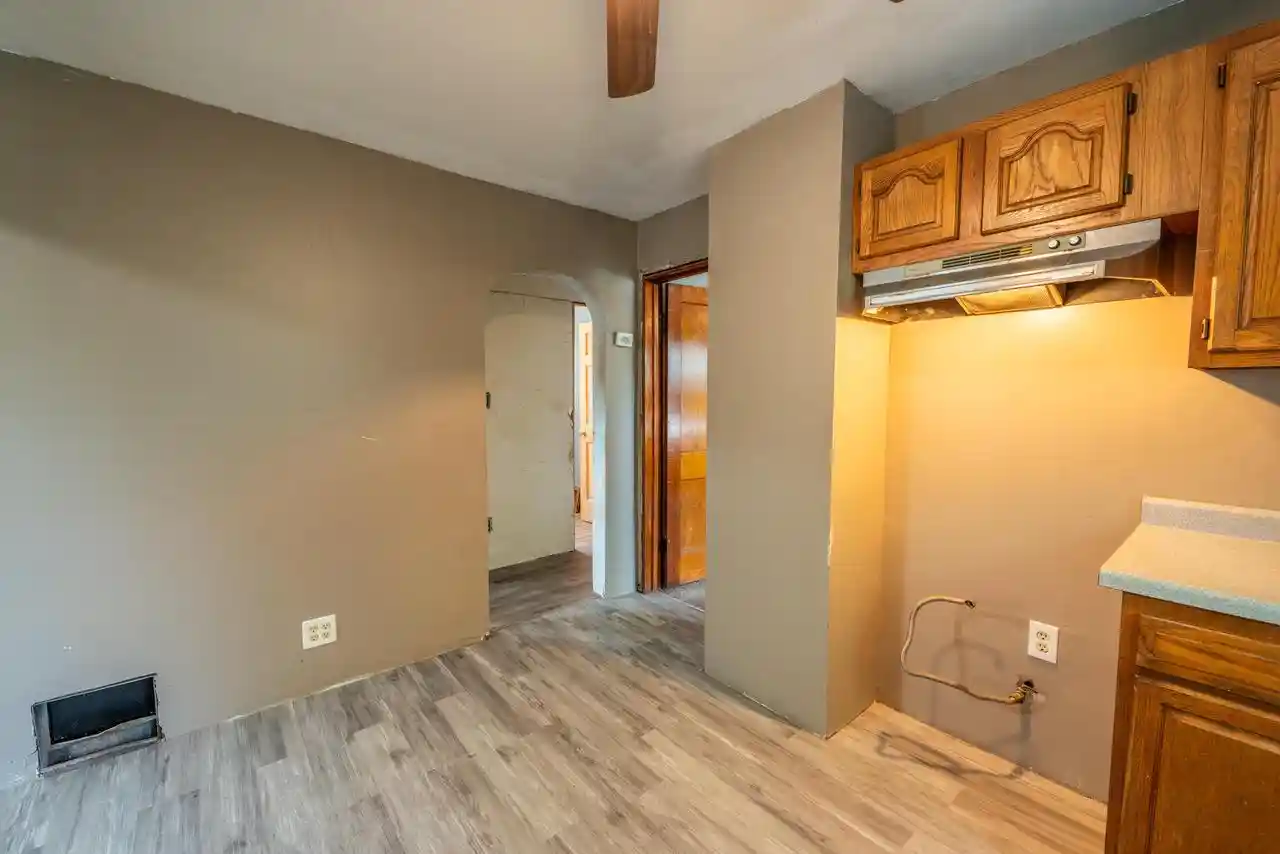 Photo 4 of Sale Pending at 1331 E Saveland Avenue Avenue, Milwaukee, WI 53207 | MLS# 1977711 | Listing updated on 2026-09-16