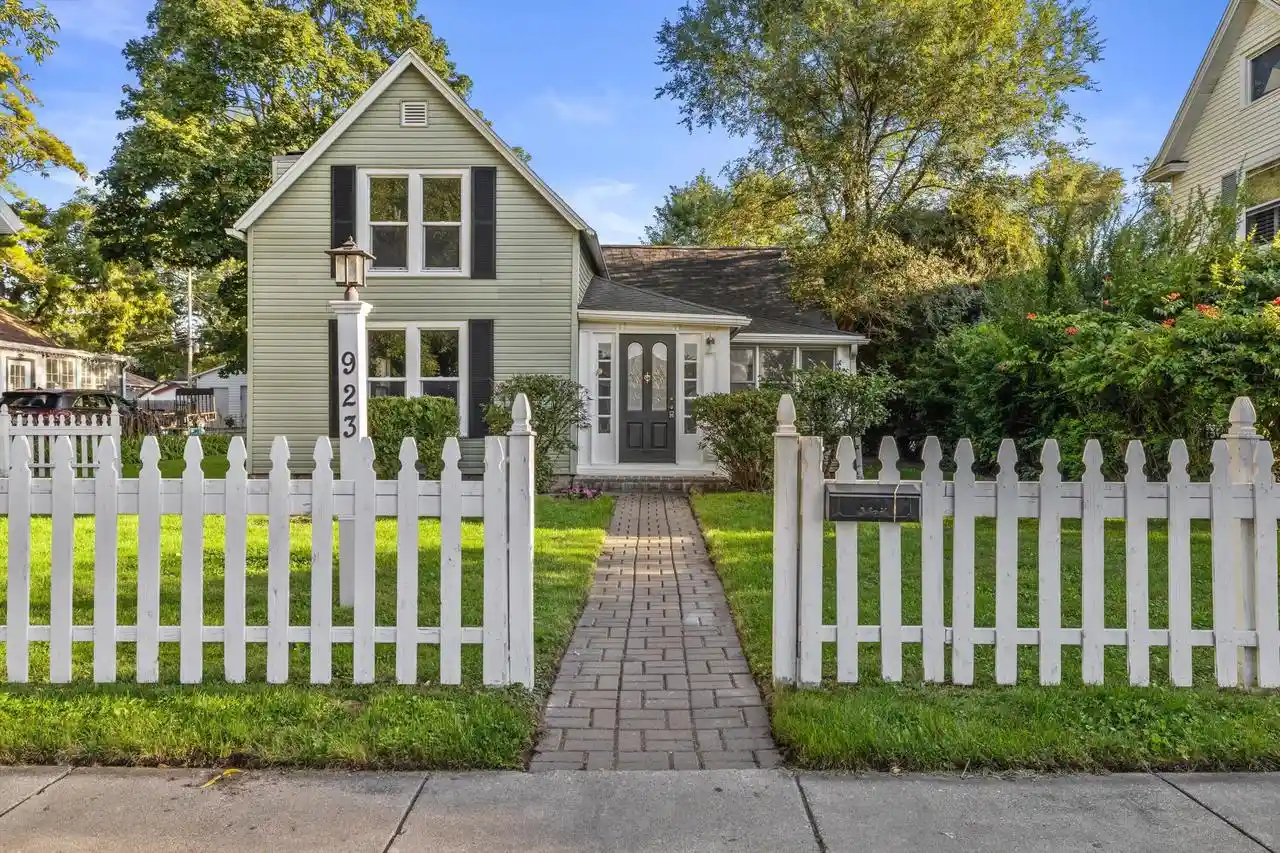 Photo 1 of Single family home for sale at 923 Marshall Street Street, Lake Geneva, WI 53147 | MLS# 1977713 | Listing updated on 2026-08-25