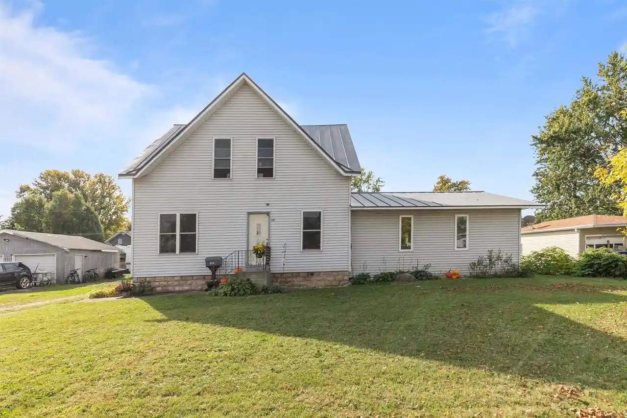 Photo 1 of Single family home for sale at 514 E Beacon Avenue Avenue, New London, WI 54961 | MLS# 50331632 | Listing updated on 2026-09-16