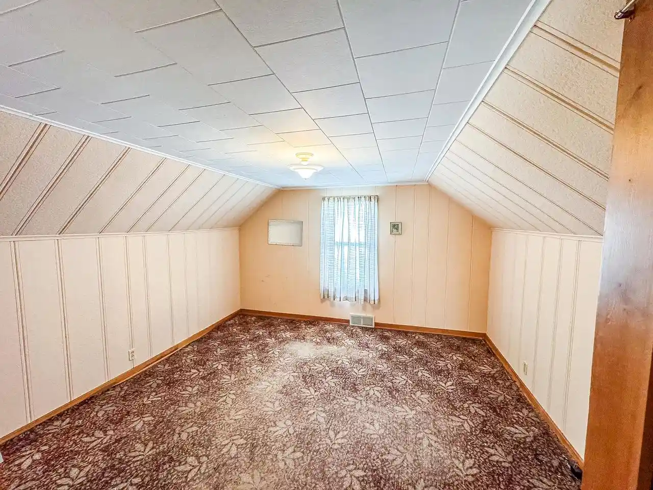 3rd image of 1109 Flambeau Street Street, Manitowoc, WI 54220 | MLS# 1977717