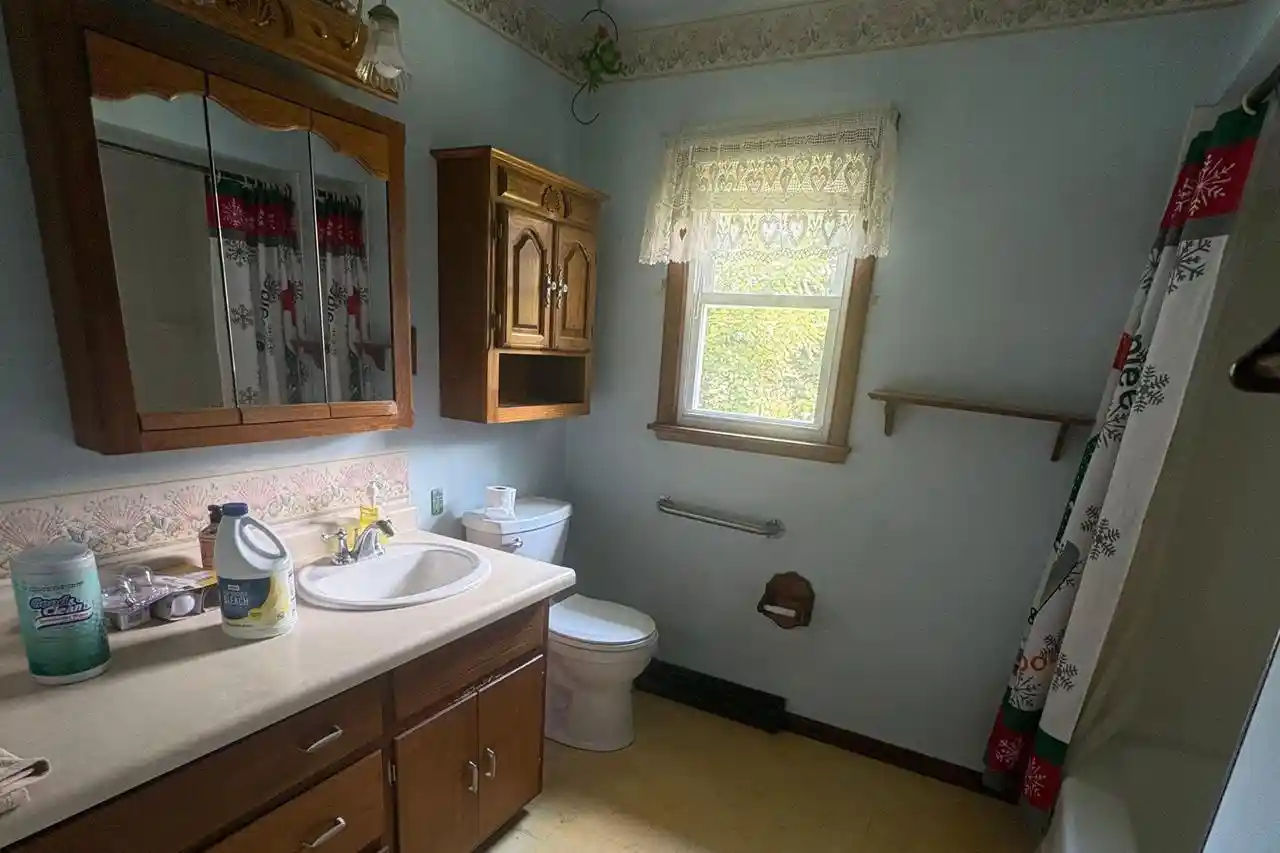3rd image of 8311 7 Mile Road Road, Caledonia, WI 53108 | MLS# 1977728
